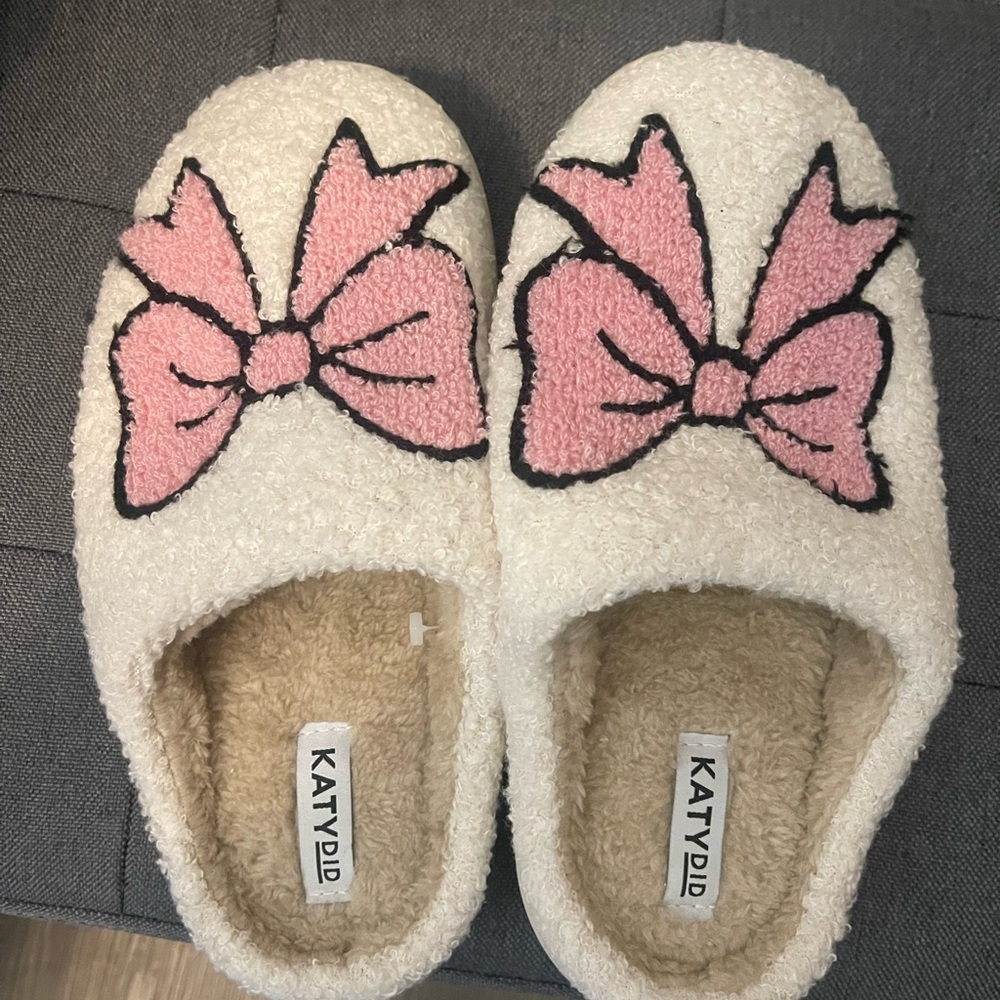 KATYDID Cream Slippers with Pink Bow Accent